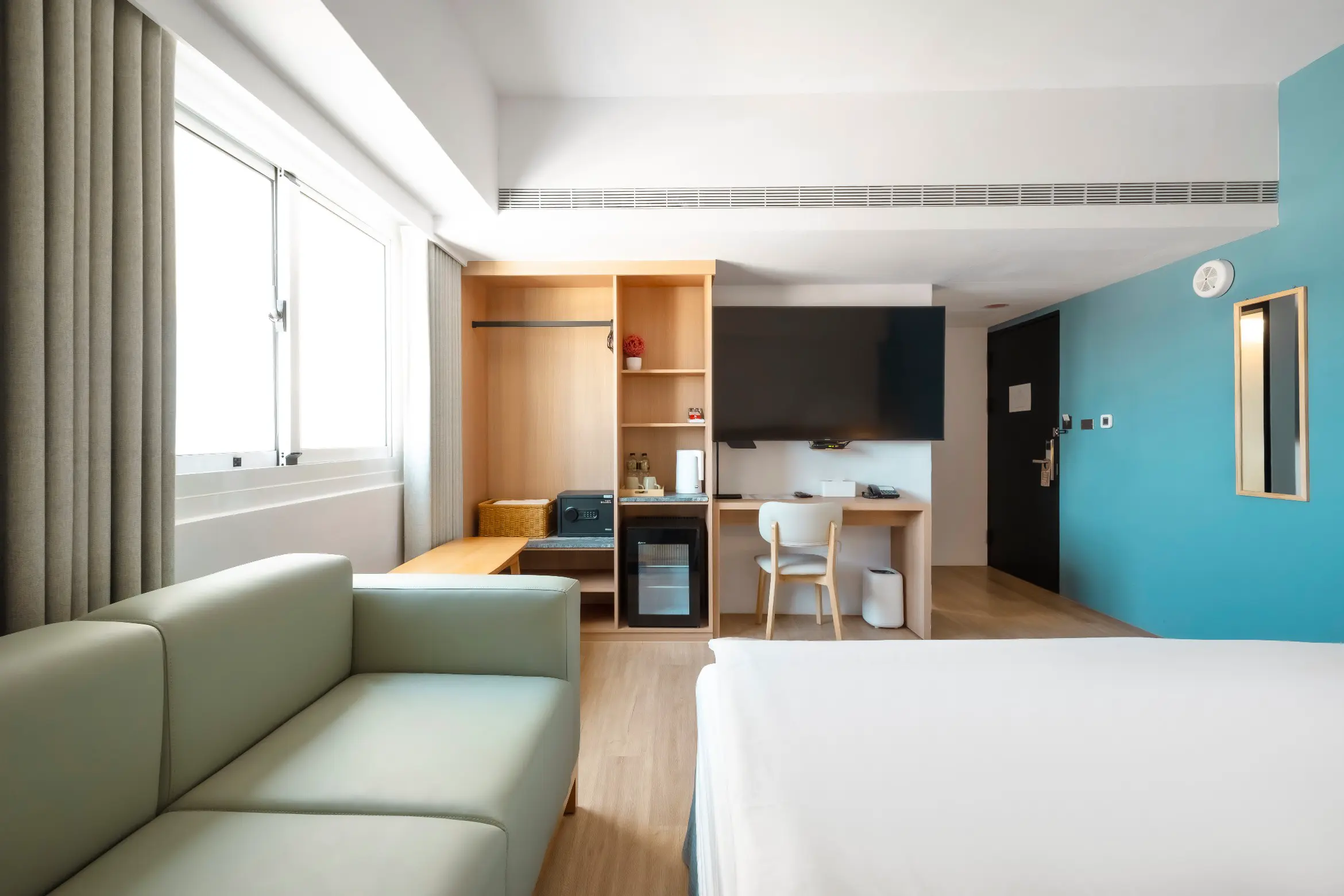  豪華雙人房 超大床或兩小床 有窗