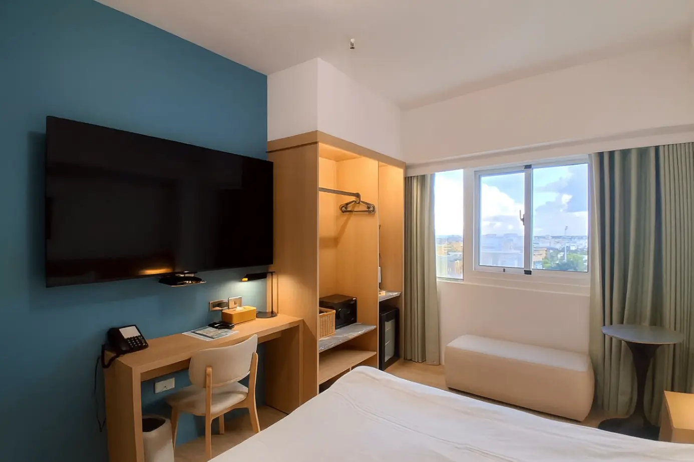  豪華雙人房 超大床或兩小床 有窗