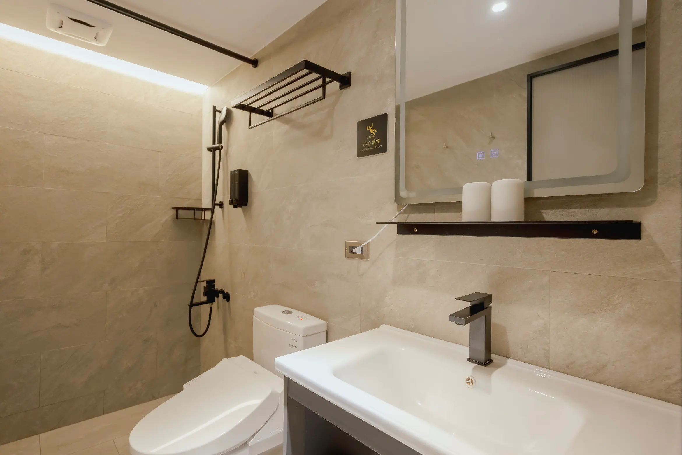  豪華雙人房 超大床或兩小床 有窗