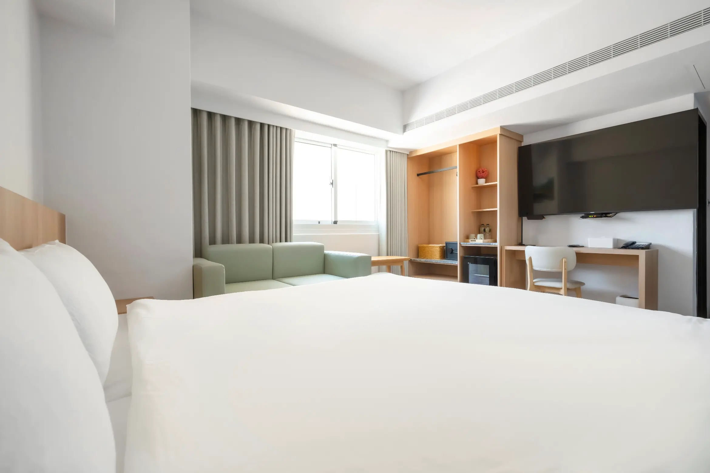  豪華雙人房 超大床或兩小床 有窗