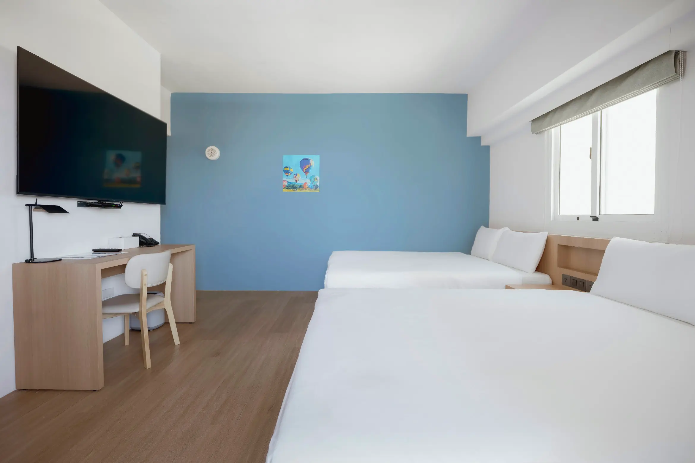 豪華四人房有窗