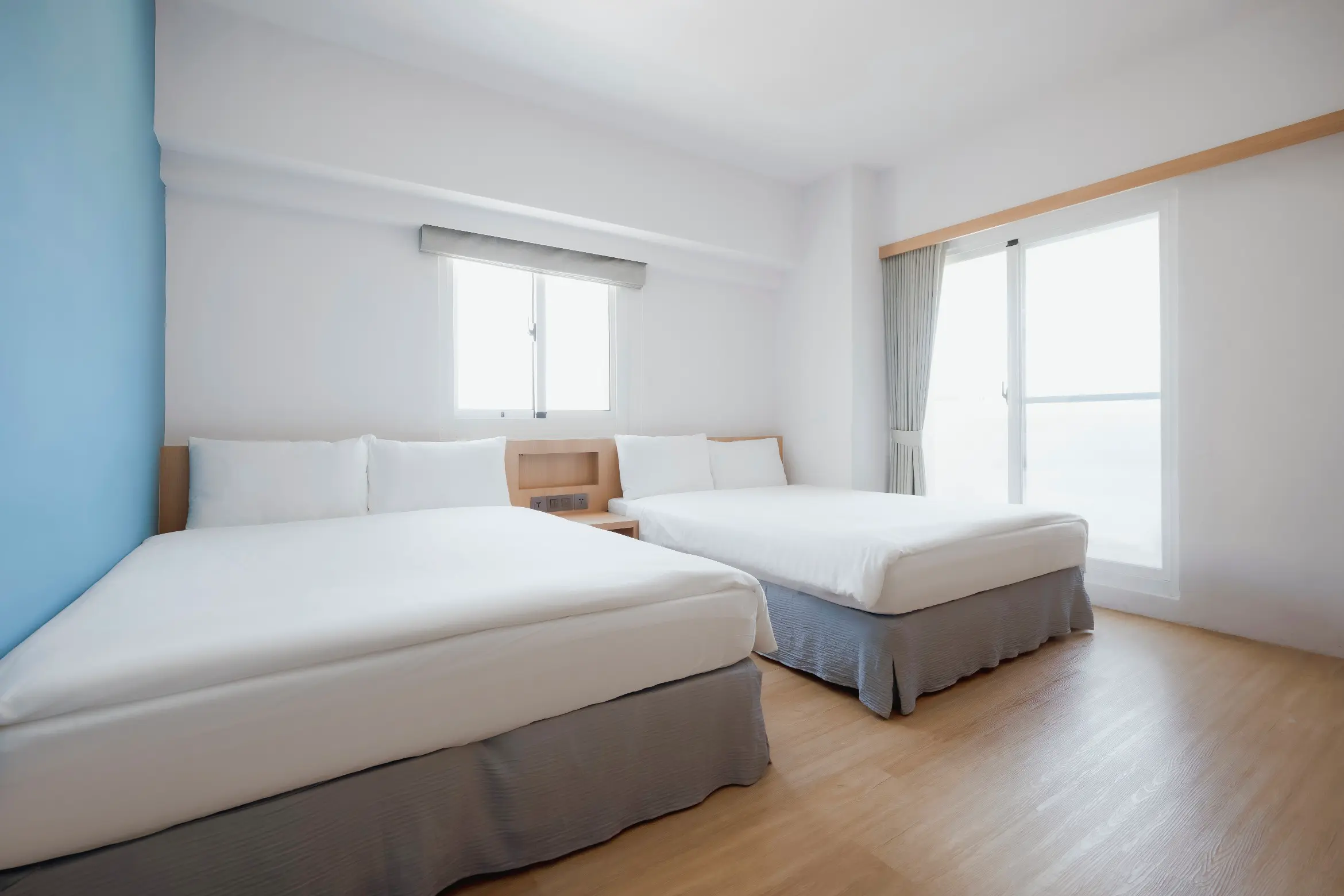 豪華四人房有窗