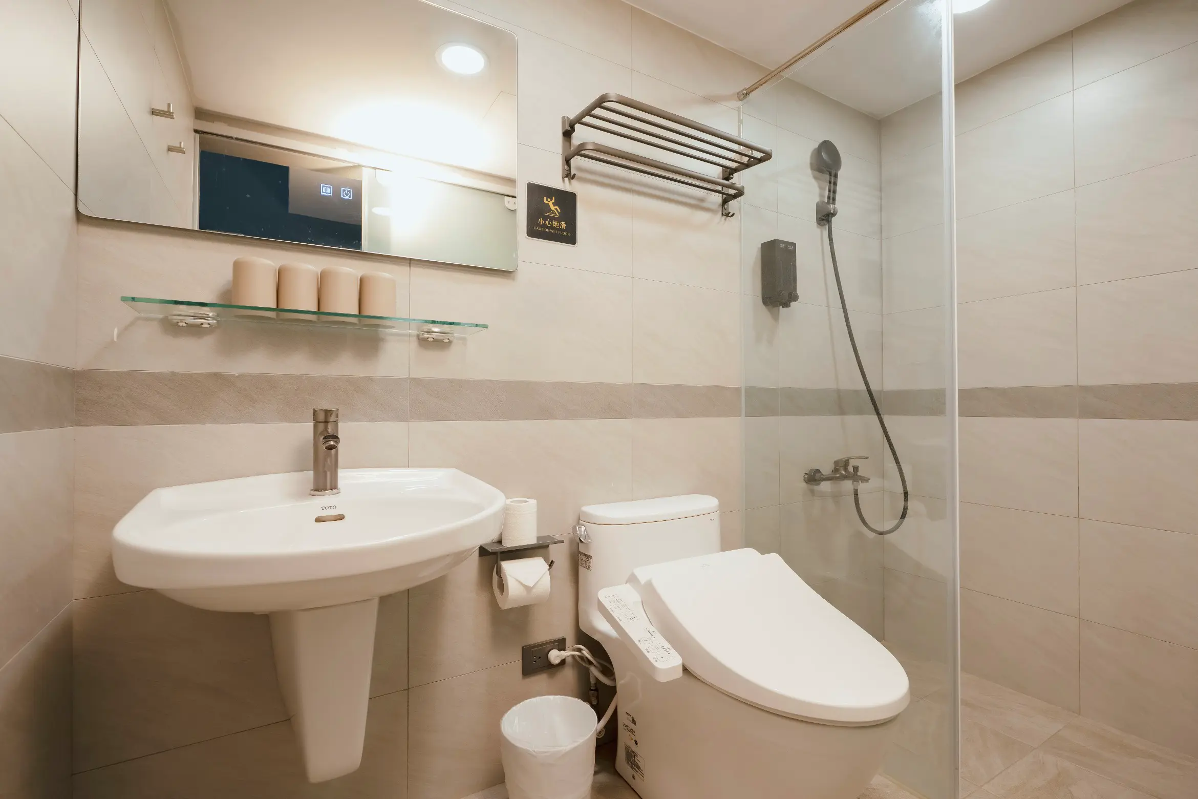 豪華四人房有窗