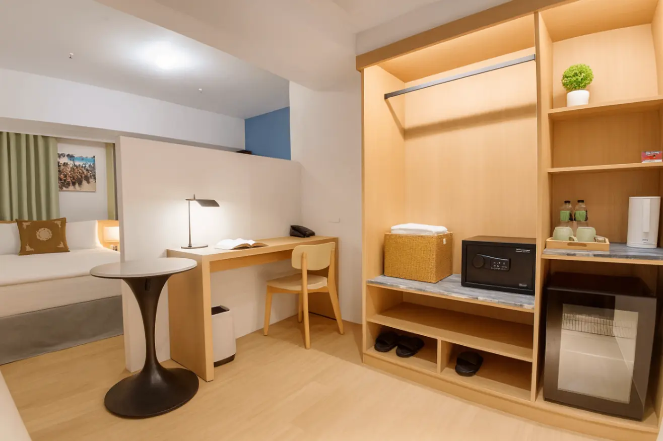 豪華四人房有窗